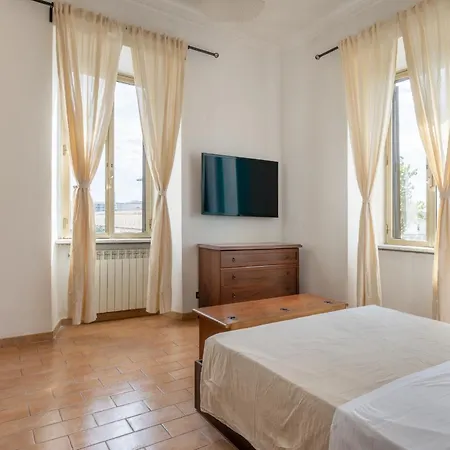 Piramide Maison-rustic Elegance In Appartement