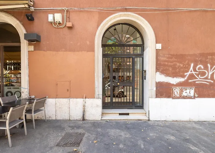 Piramide Maison-rustic Elegance In Rome